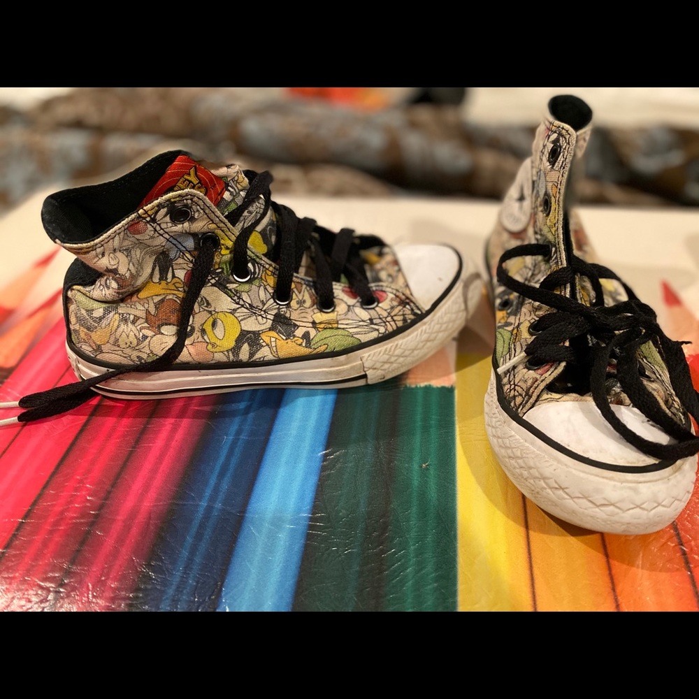 Boys converse